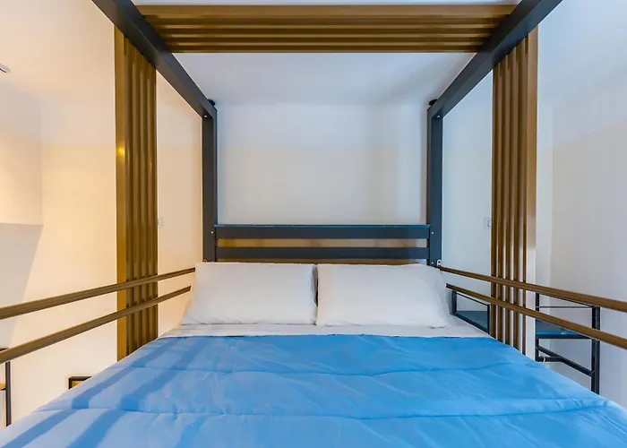 Central Station Apartments & Suites